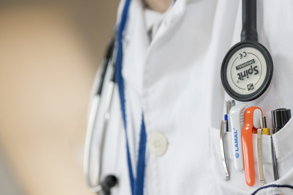 Cuanto gana un medico en España: comparativa con otros países